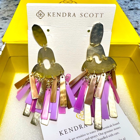 NWOT Kendra Scott Kitty Earrings Pink, Lavender & Pearl Mix Yellow Gold PERFECT! - Picture 3 of 13